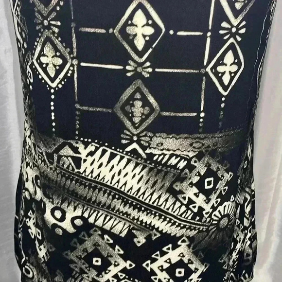 Chico’s Travelers Women’s 1 Sleeveless V Neck Black Cream Tribal Print Blouse - Picture 5 of 8
